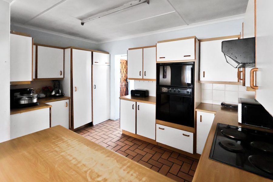To Let 4 Bedroom Property for Rent in Beacon Bay Eastern Cape